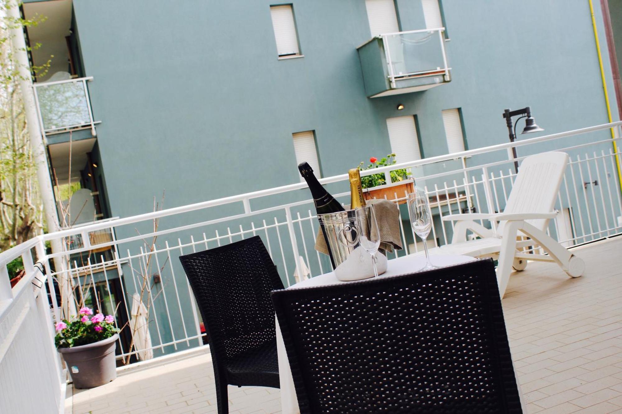 Blue Loft Hotel Cesenatico Exteriör bild