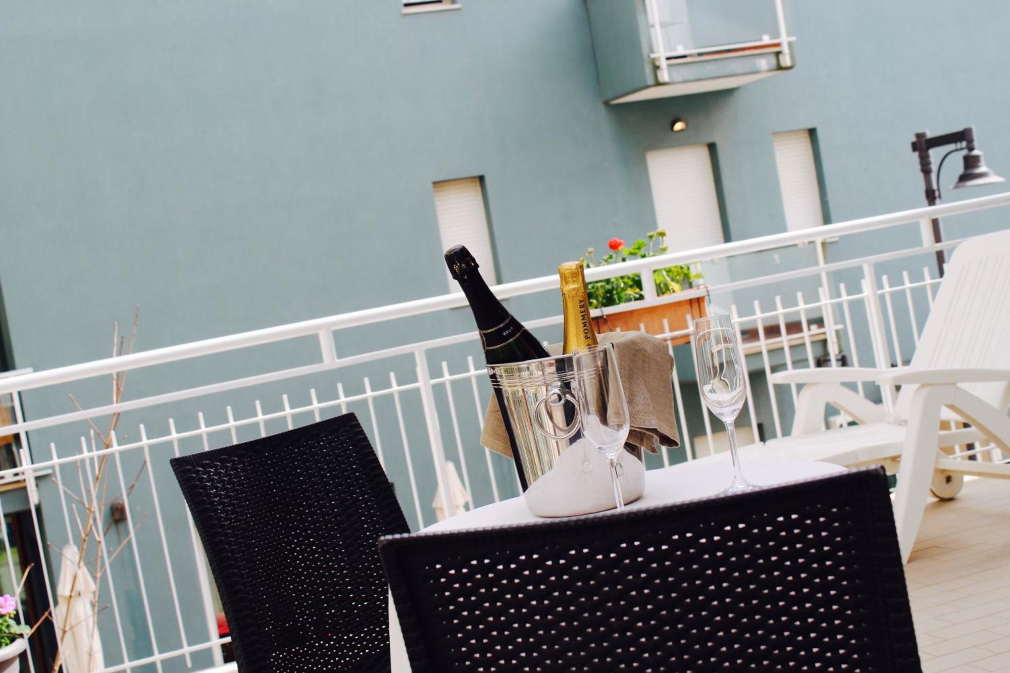 Blue Loft Hotel Cesenatico Exteriör bild